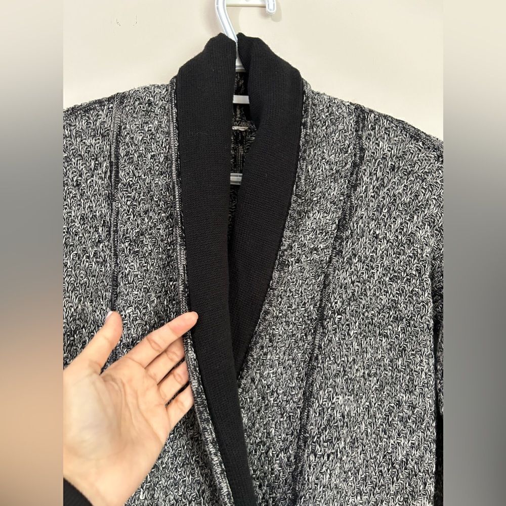Lululemon Black and white Buttoned Cardigan - Picture 4 of 12